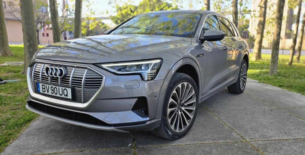 audi-e-tron-55-quattro-2022-eletrico
