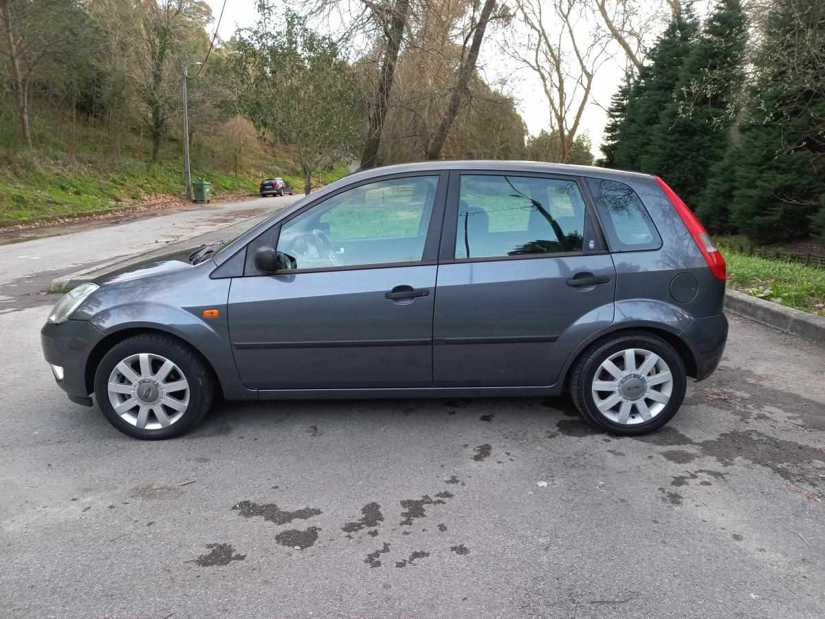 ford-fiesta-1-2-75cv-2004-gasolina-1242cc