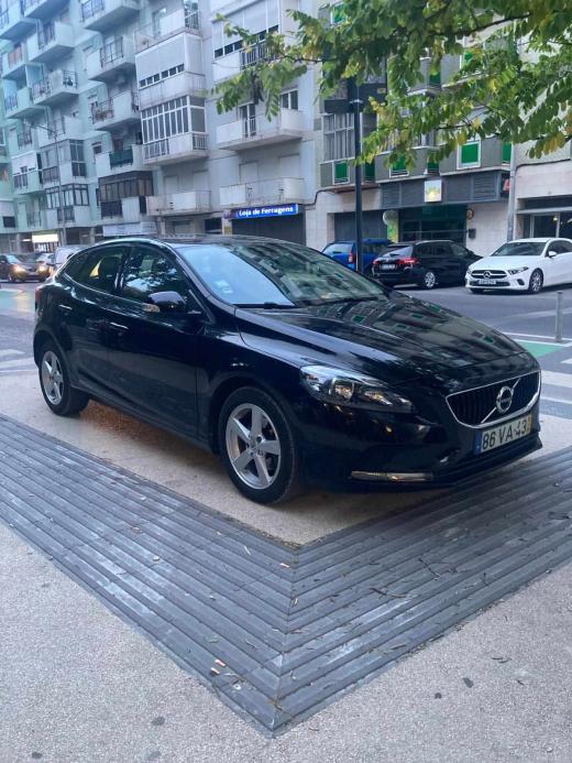 volvo-v40-d2-2018-diesel-1969cc