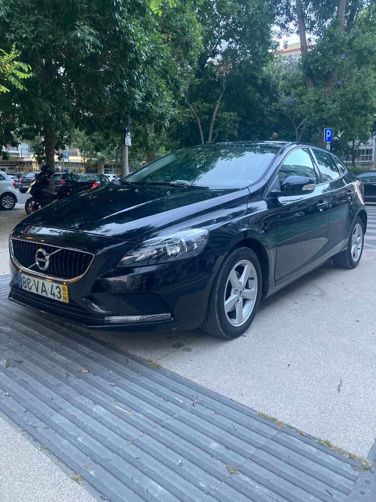 volvo-v40-d2-2018-diesel-1969cc