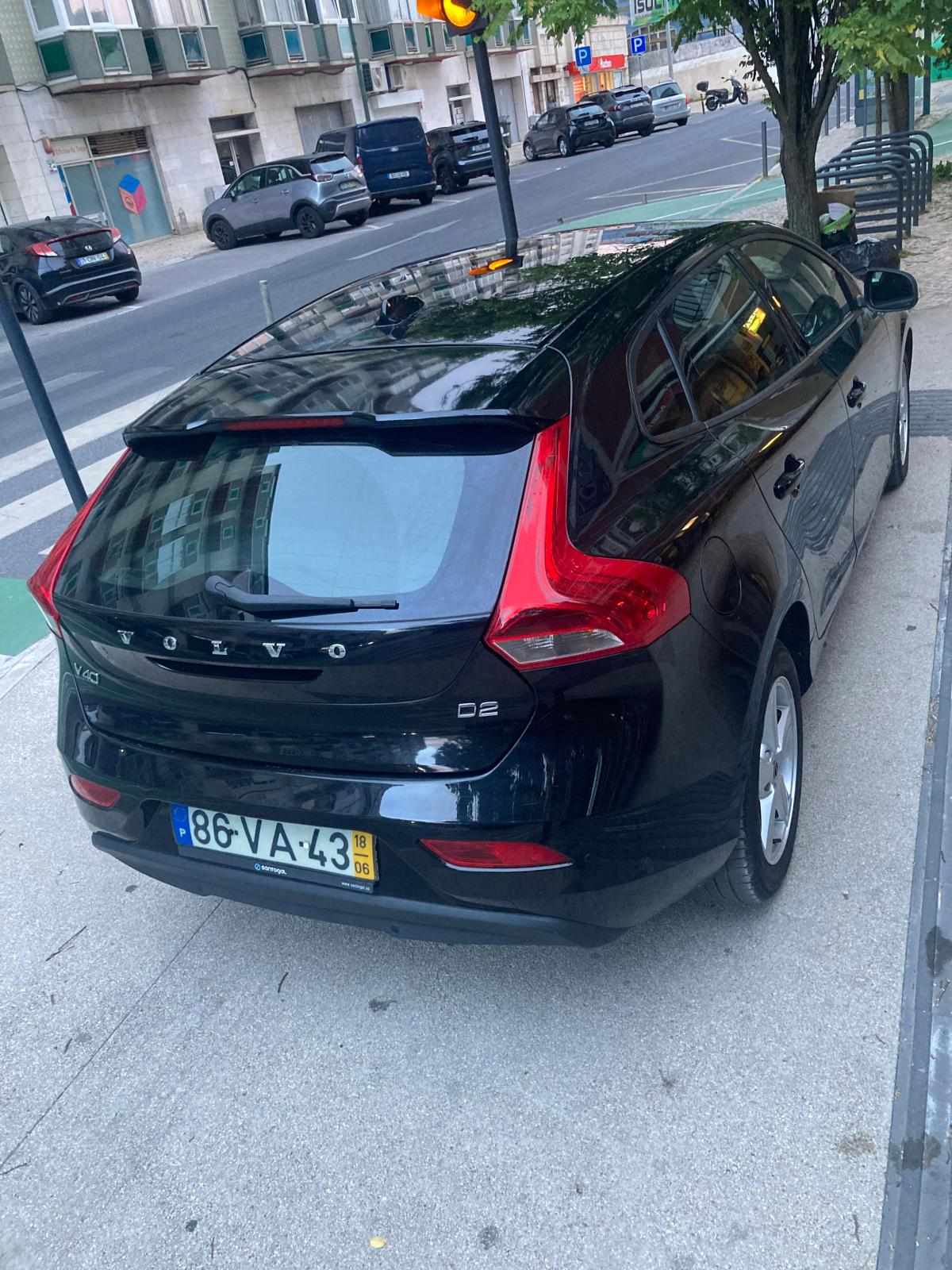 volvo-v40-d2-2018-diesel-1969cc