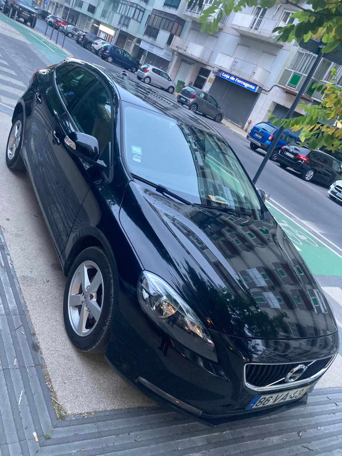 volvo-v40-d2-2018-diesel-1969cc
