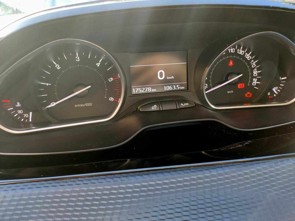 peugeot-208-1-6-bluehdi-2015-diesel-1600cc