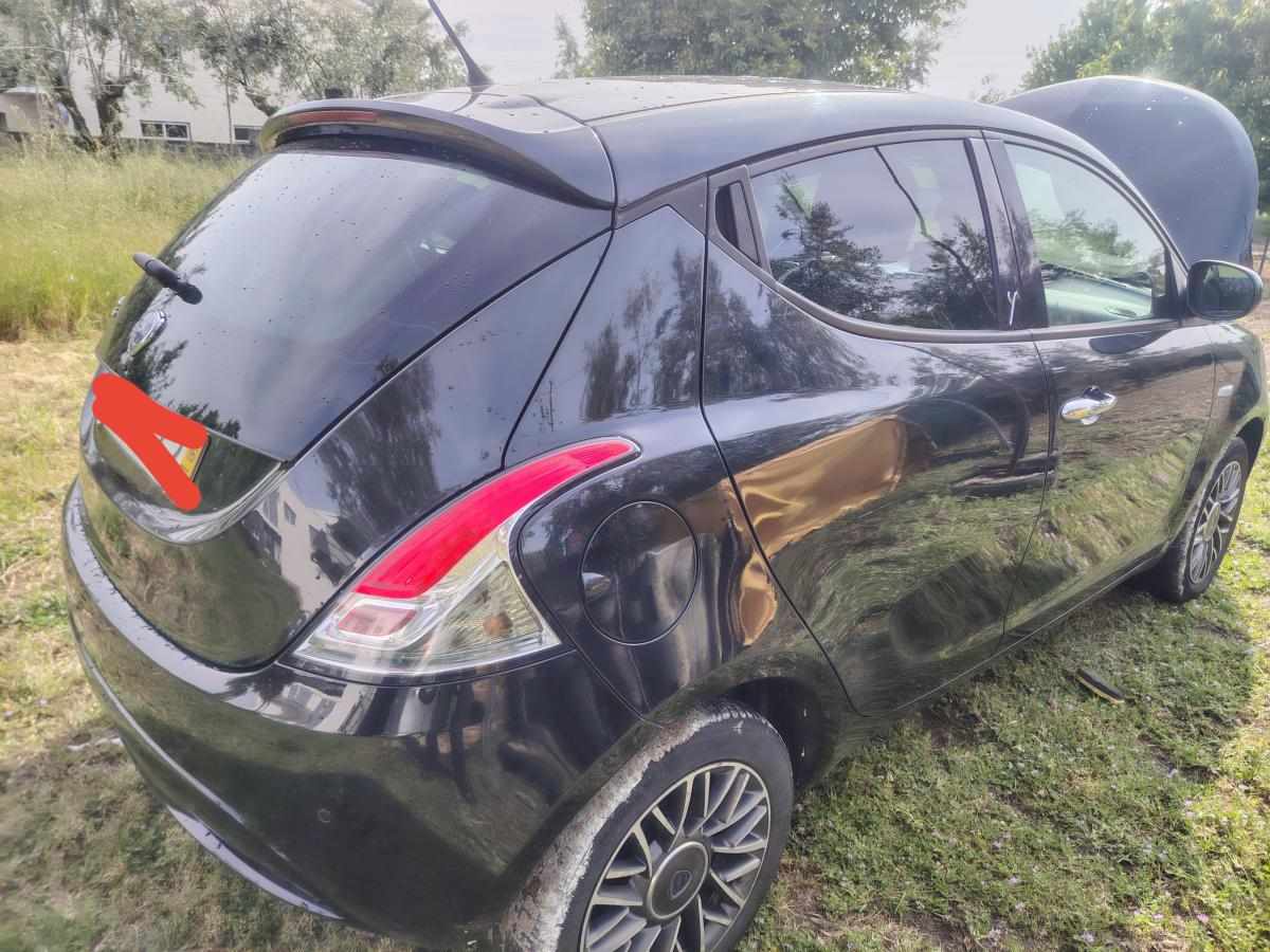 lancia-ypsilon-1-2-2016-gasolina-1242cc