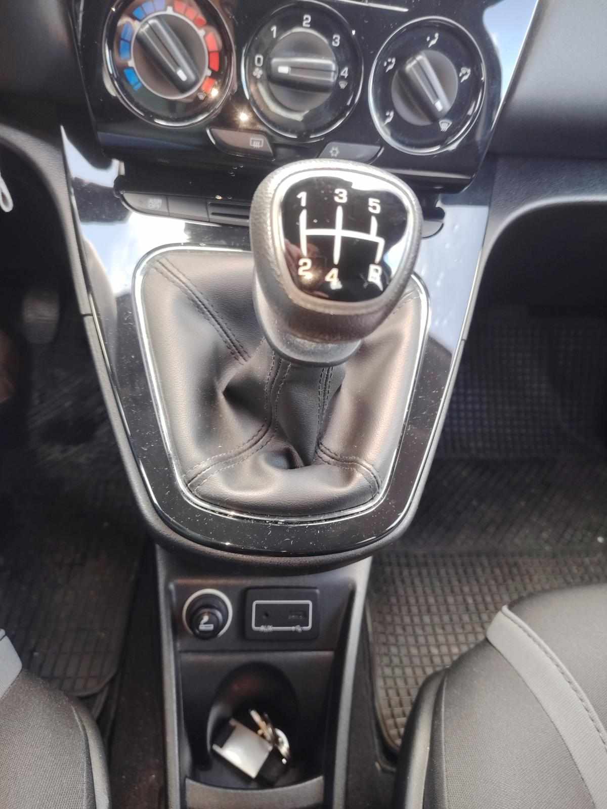 lancia-ypsilon-1-2-2016-gasolina-1242cc