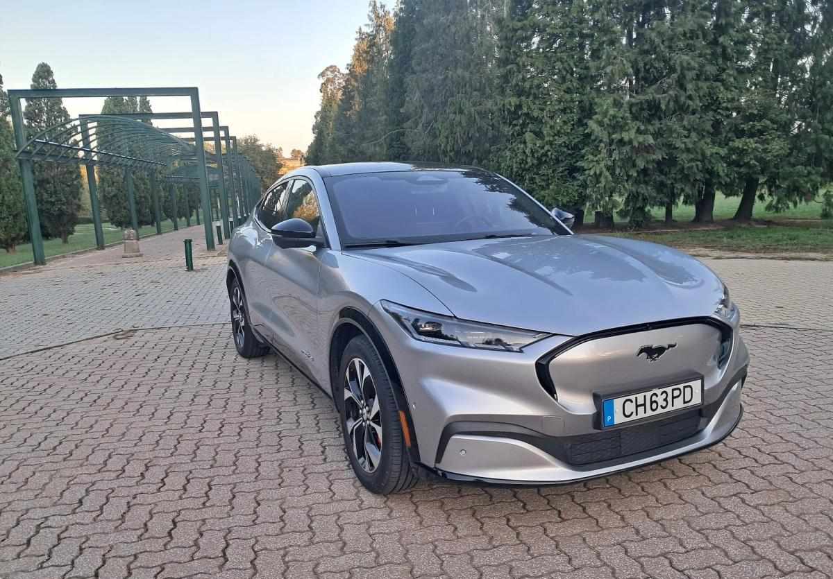 ford-mustang-mach-e-long-range-awd-2022-eletrico
