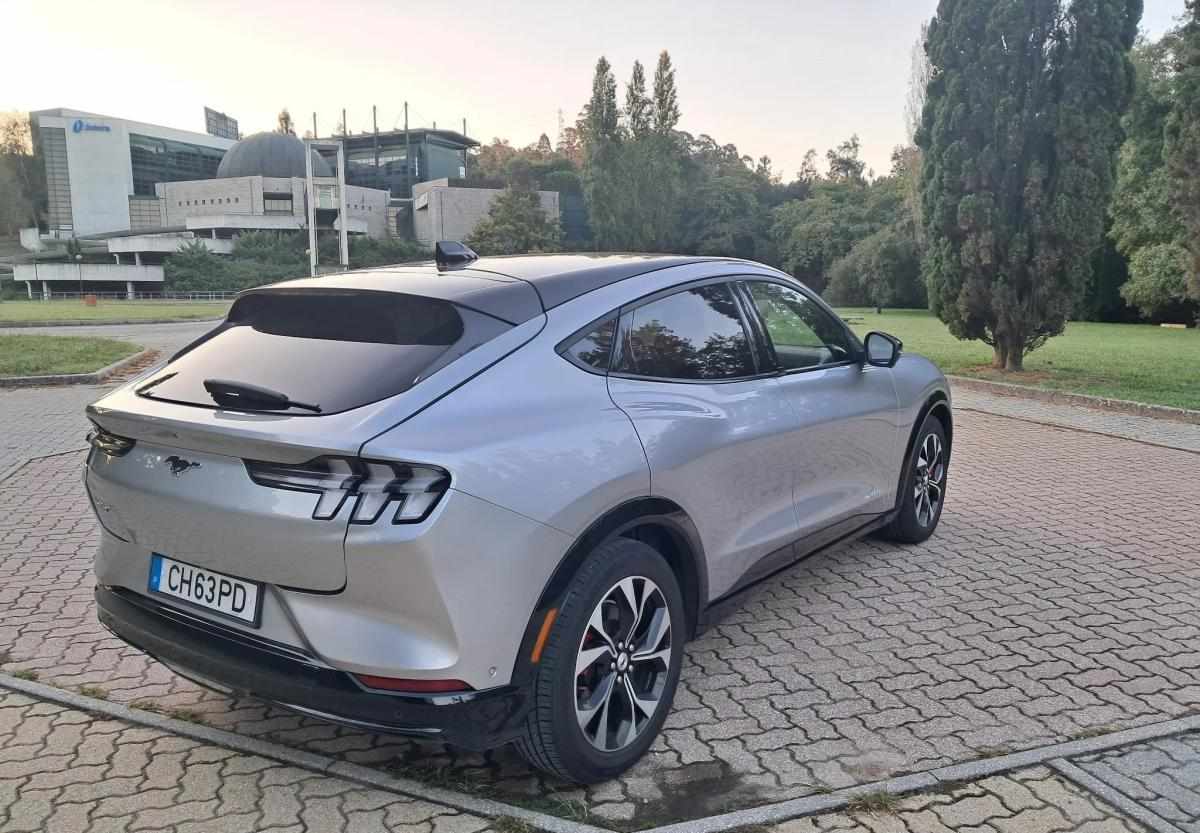 ford-mustang-mach-e-long-range-awd-2022-eletrico