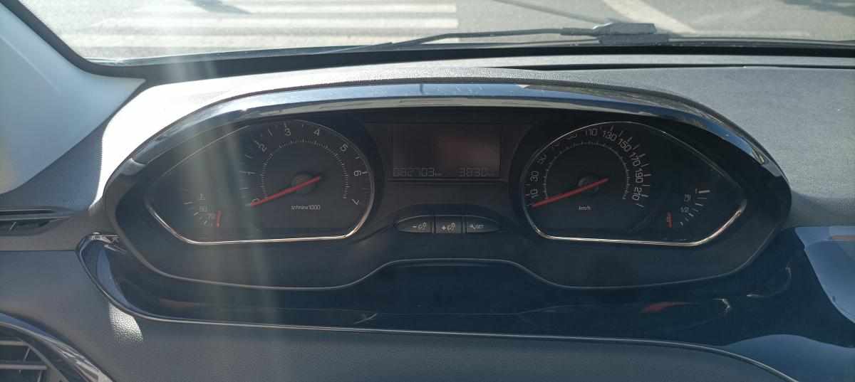 peugeot-208-1-2-vti-2015-gasolina-1199cc