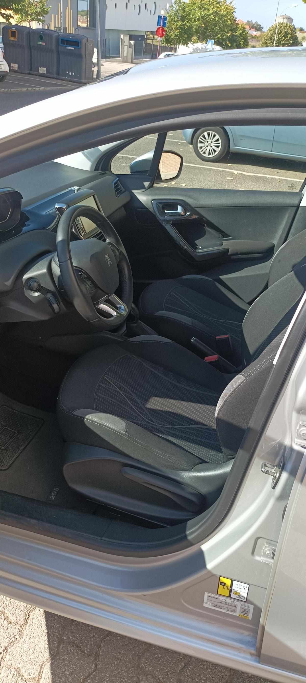 peugeot-208-1-2-vti-2015-gasolina-1199cc