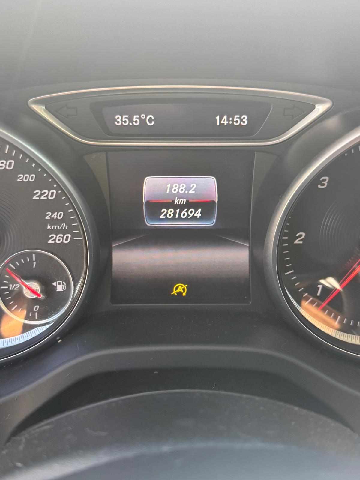 mercedes-benz-gla-180-cdi-2017-diesel-1461cc