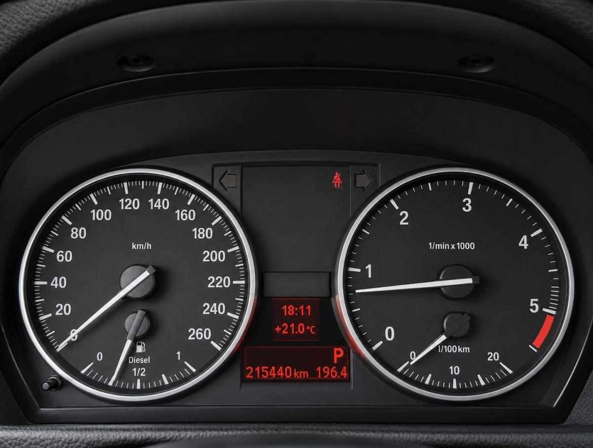 bmw-serie-3-320d-2010-diesel-1995cc