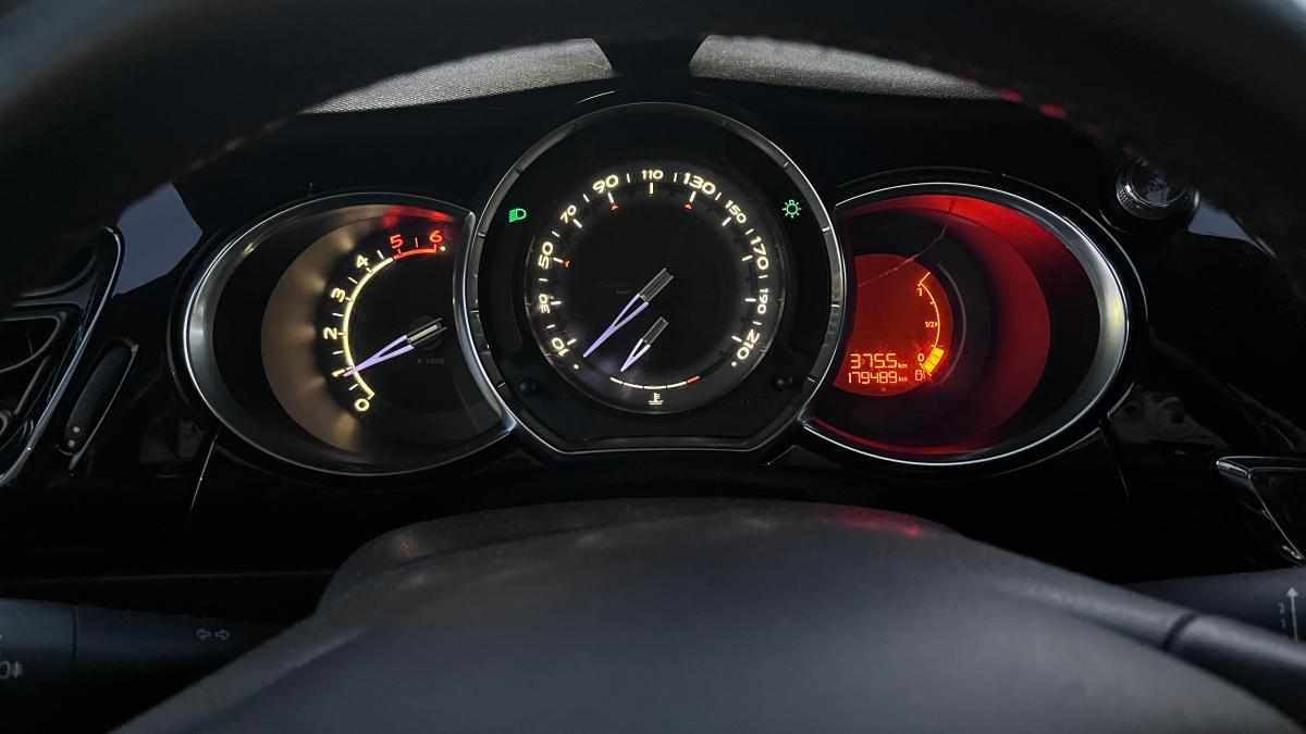 citroen-ds3-1-6-e-hdi-airdream-2011-diesel-1560cc