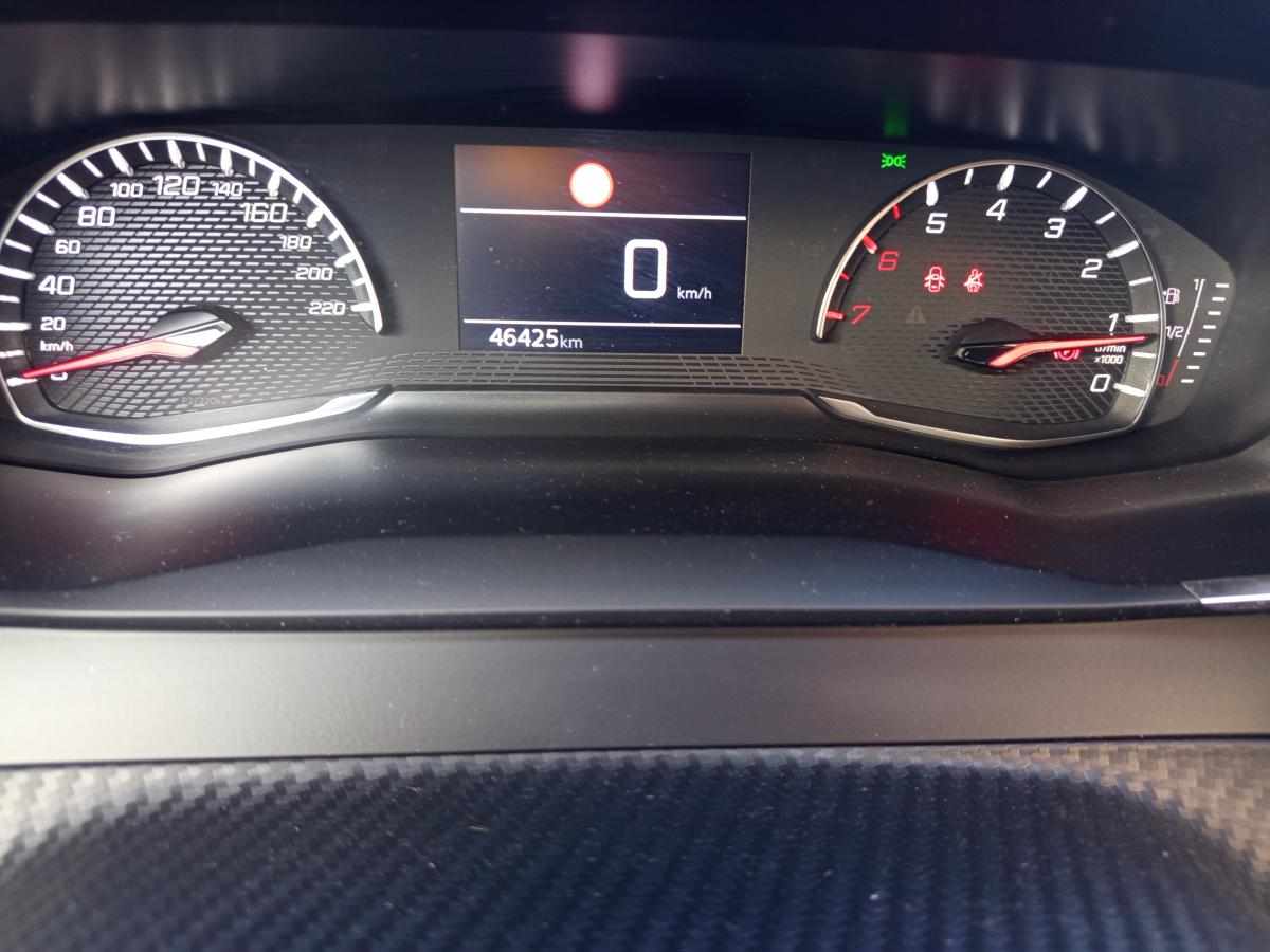 peugeot-2008-1-2-puretech-2023-gasolina-1199cc