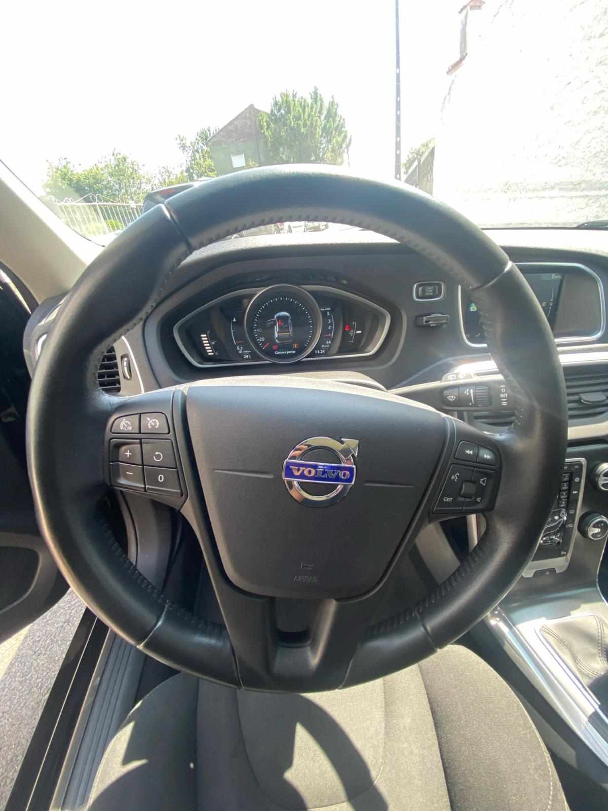 volvo-v40-d2-2015-diesel-1969cc
