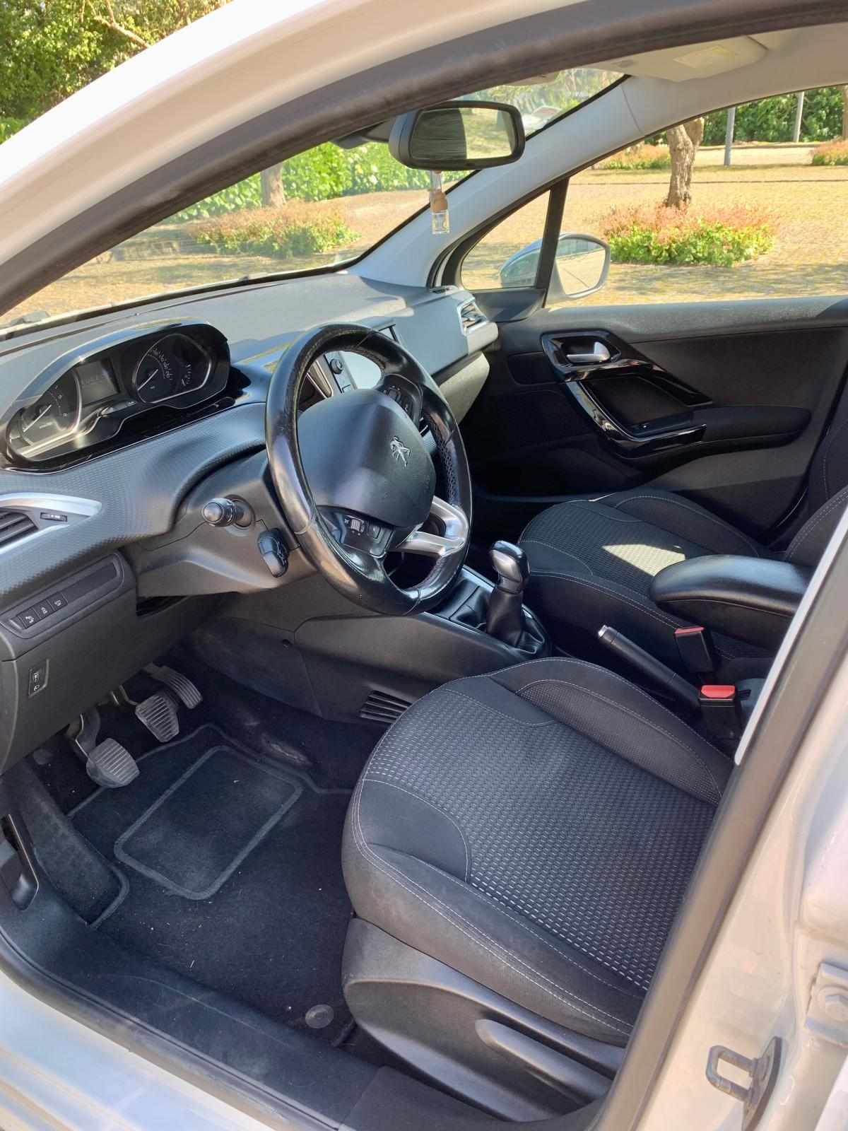 peugeot-208-1-6-hdi-2015-diesel-1600cc