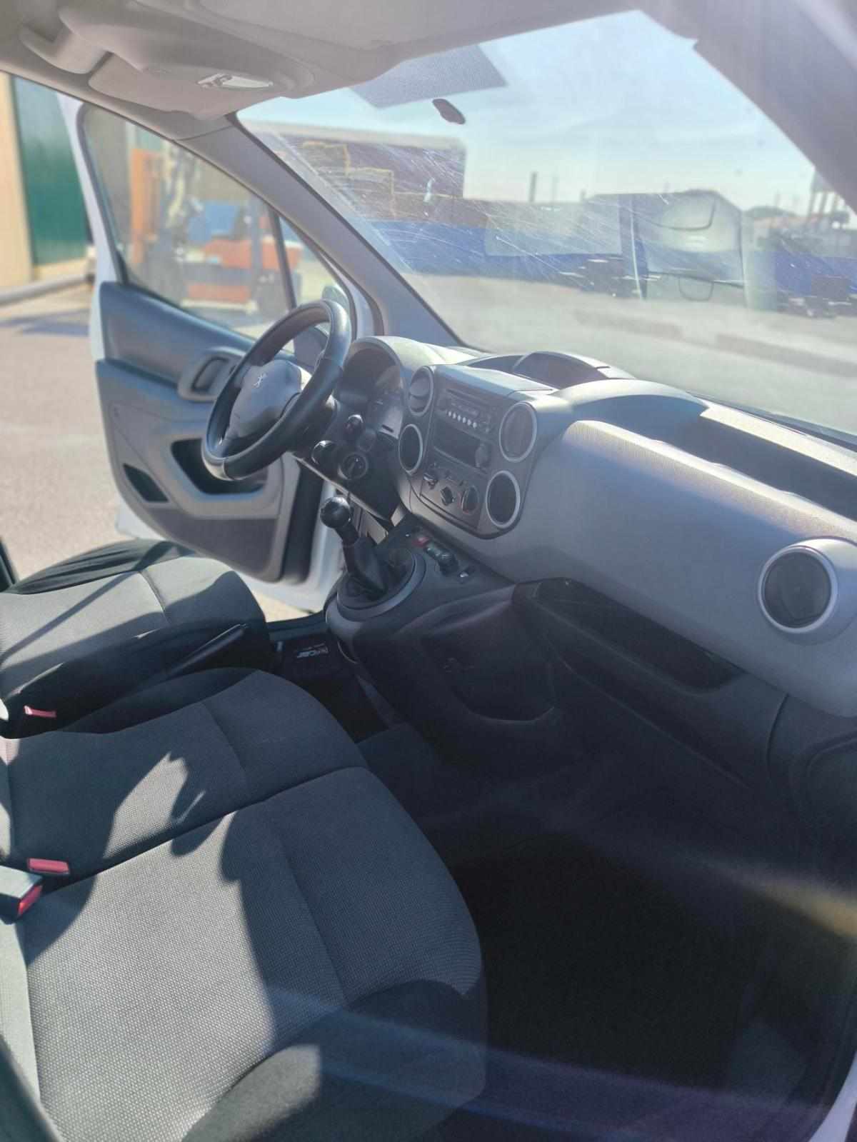 peugeot-partner-1-6-75cv-2018-diesel-1560cc
