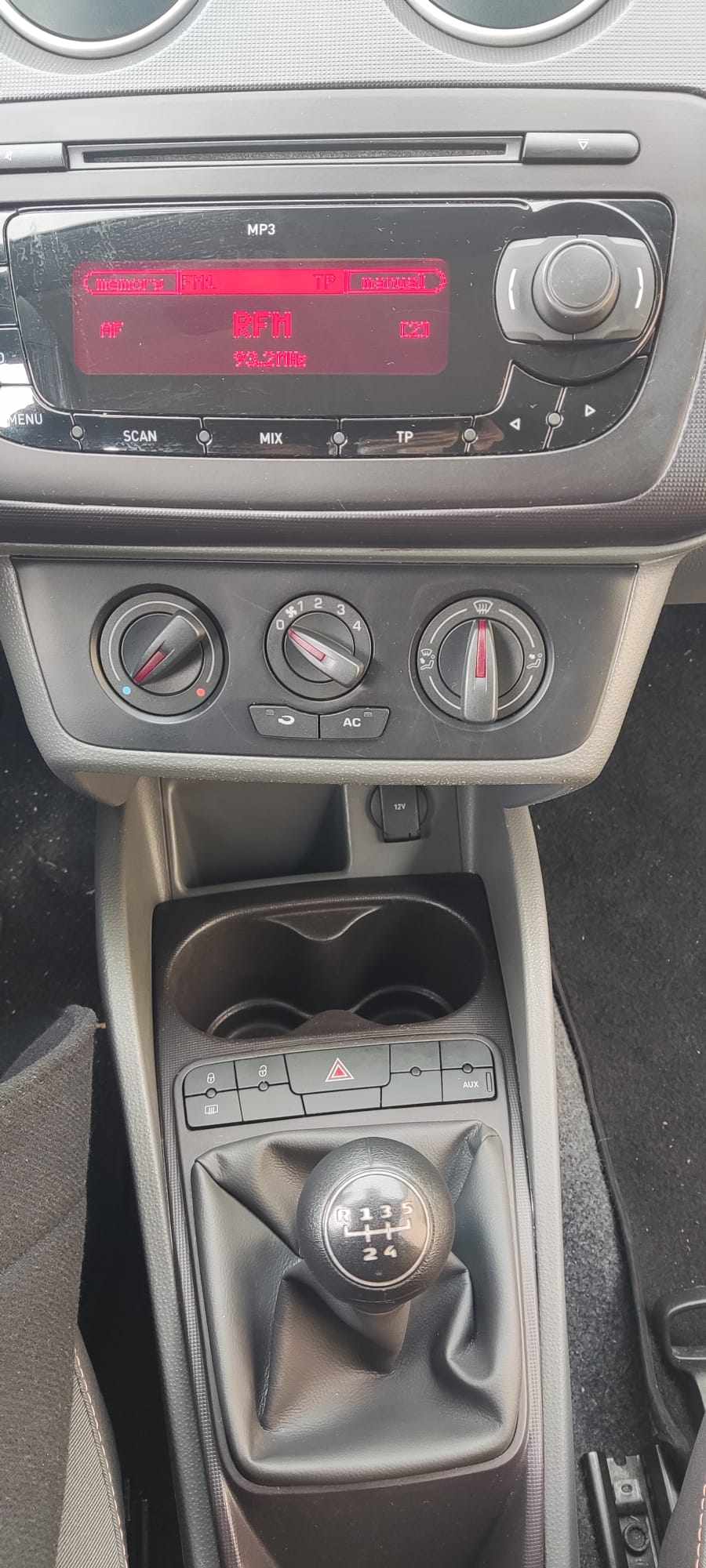 seat-ibiza-1-2-75cv-2010-diesel-1199cc
