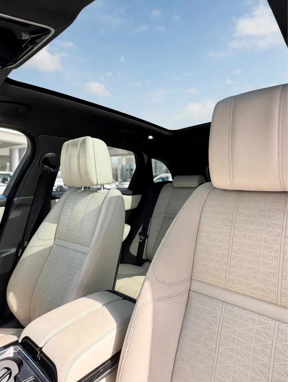 land-rover-range-rover-velar-d300-awd-2018-diesel-2993cc