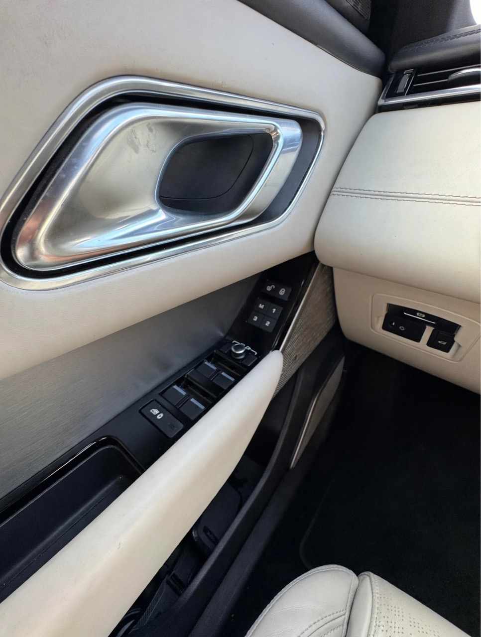 land-rover-range-rover-velar-d300-awd-2018-diesel-2993cc