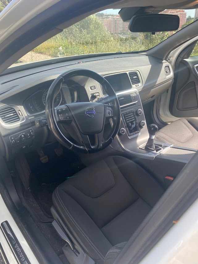 volvo-v60-1-6-d2-2015-diesel-1560cc