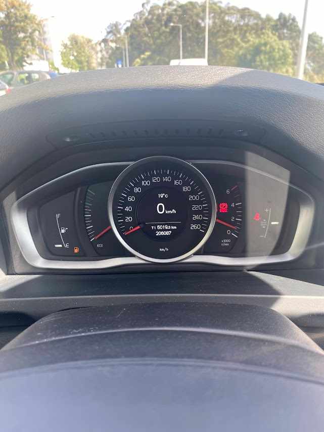 volvo-v60-1-6-d2-2015-diesel-1560cc