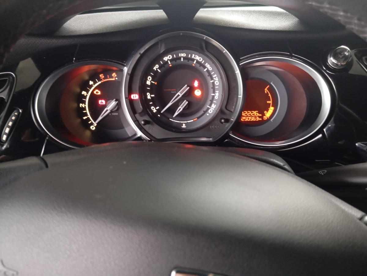citroen-ds3-1-6-e-hdi-airdream-2011-diesel-1560cc
