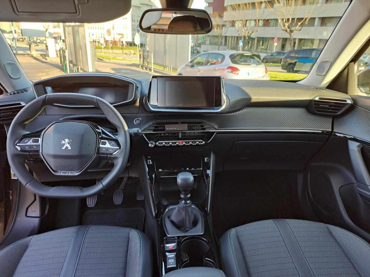 peugeot-2008-1-2-puretech-2021-gasolina-1199cc