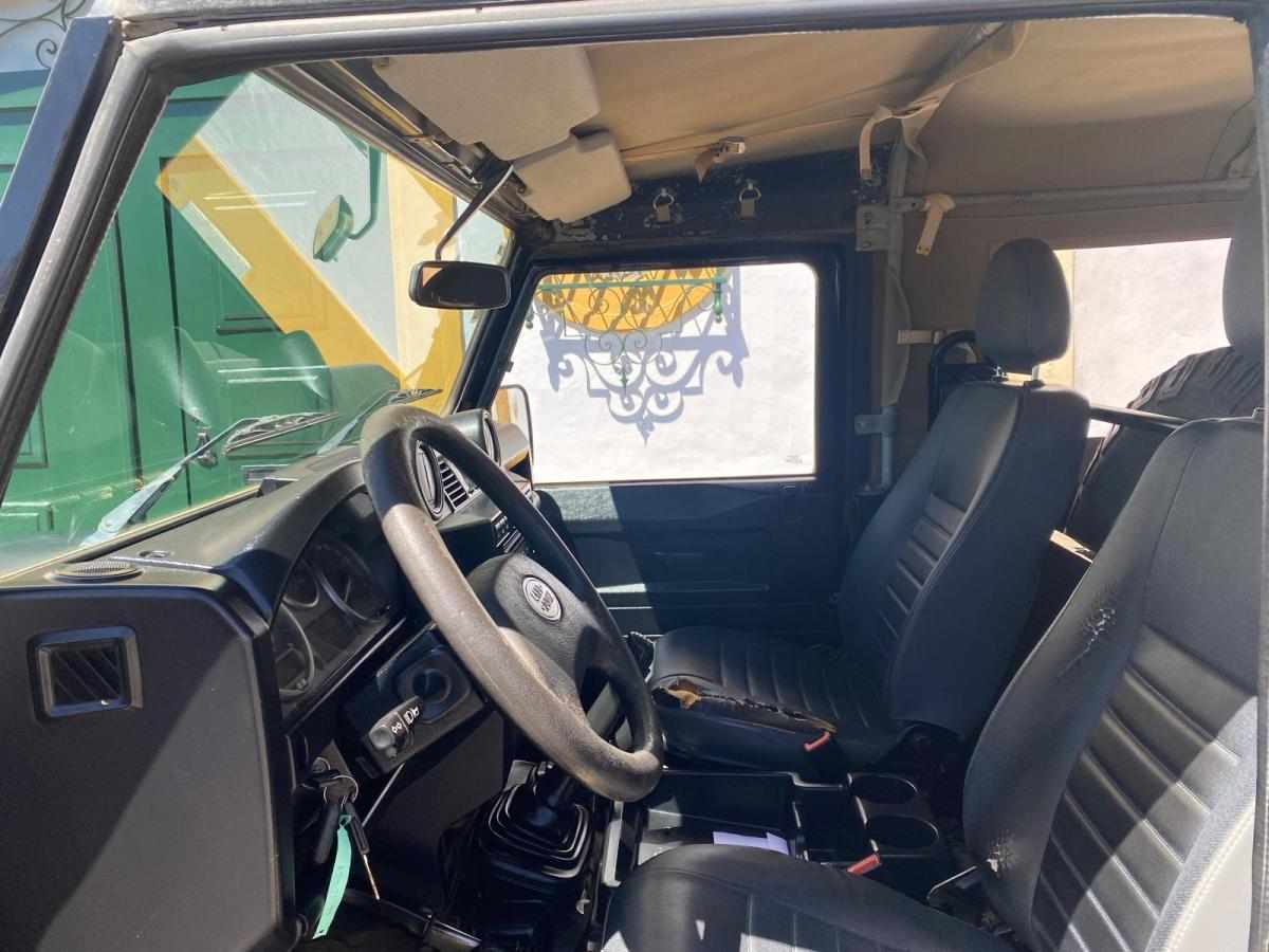 land-rover-defender-2-2-td4-awd-2011-diesel-2402cc