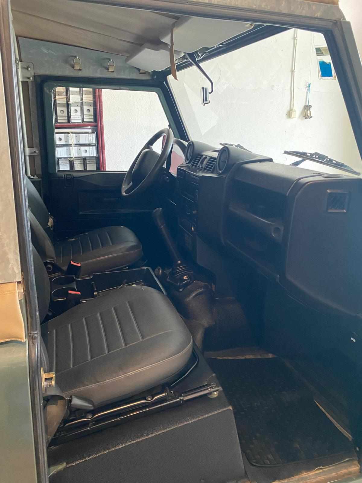 land-rover-defender-2-2-td4-awd-2015-diesel-2198cc