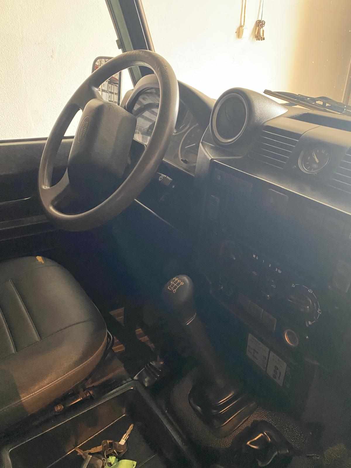 land-rover-defender-2-2-td4-awd-2015-diesel-2198cc
