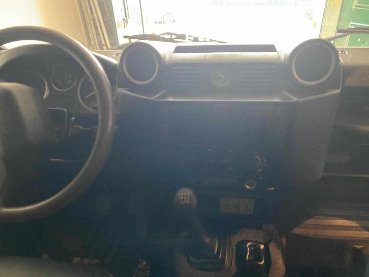 land-rover-defender-2-2-td4-awd-2015-diesel-2198cc