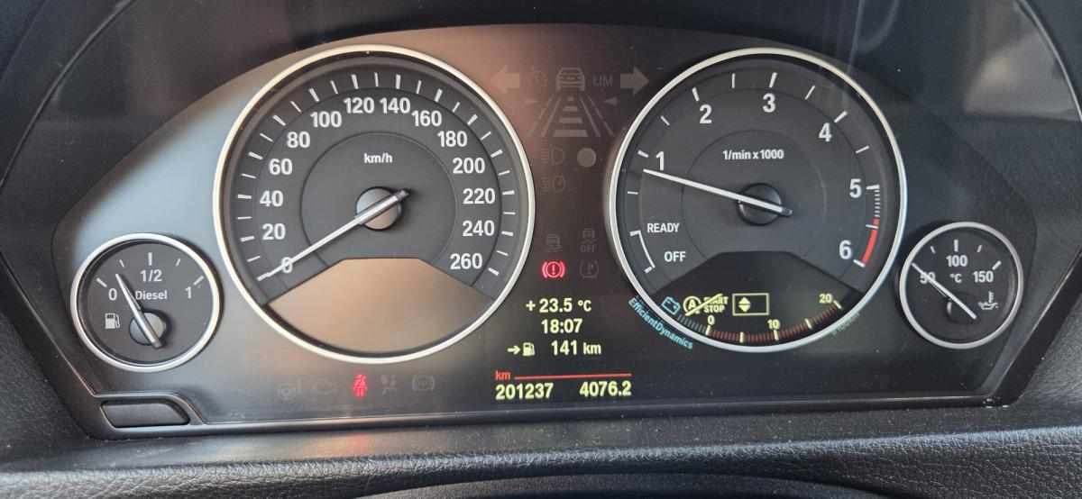 bmw-serie-3-318d-touring-2014-diesel-1995cc