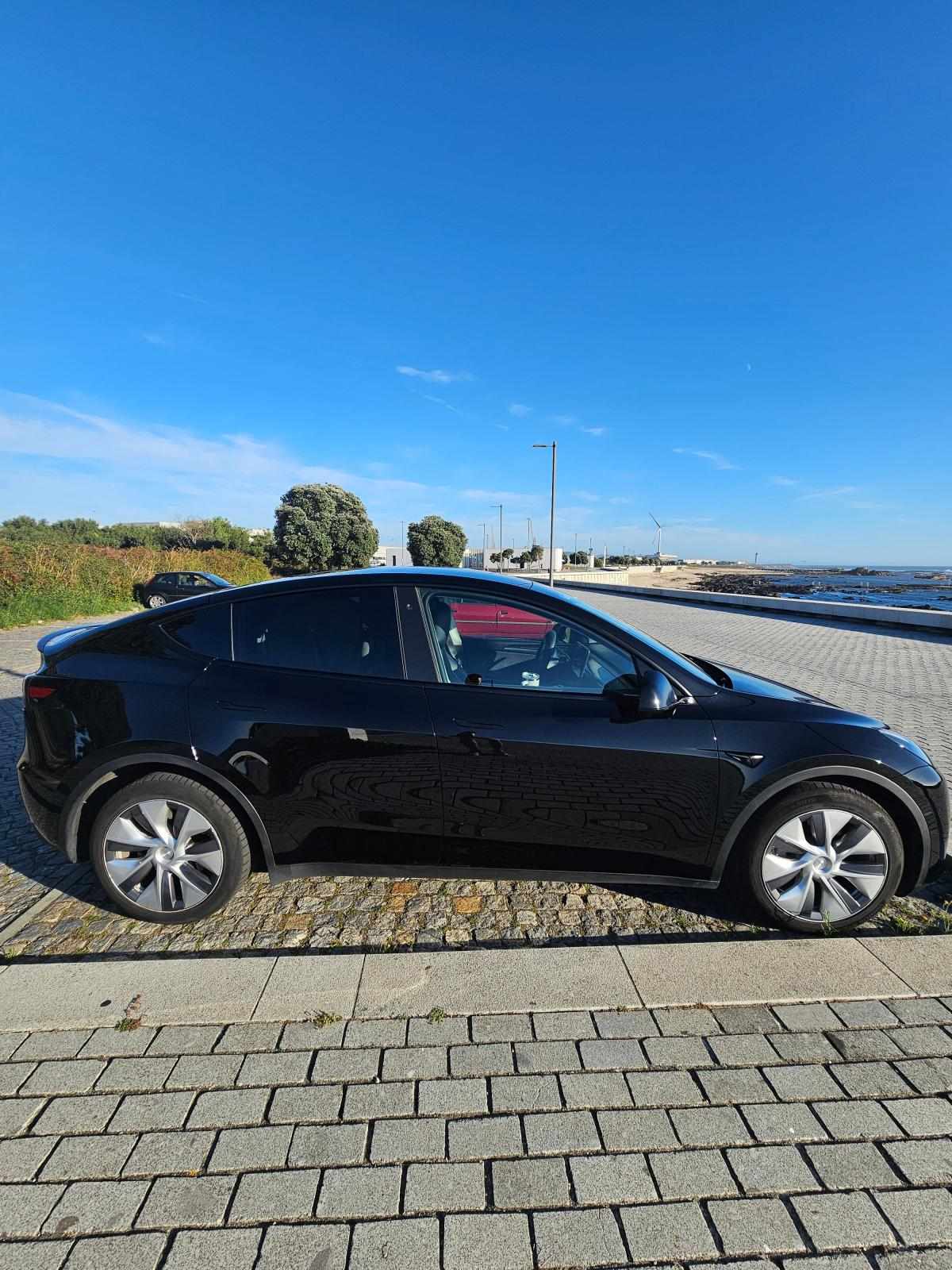 tesla-model-y-long-range-awd-2023-eletrico