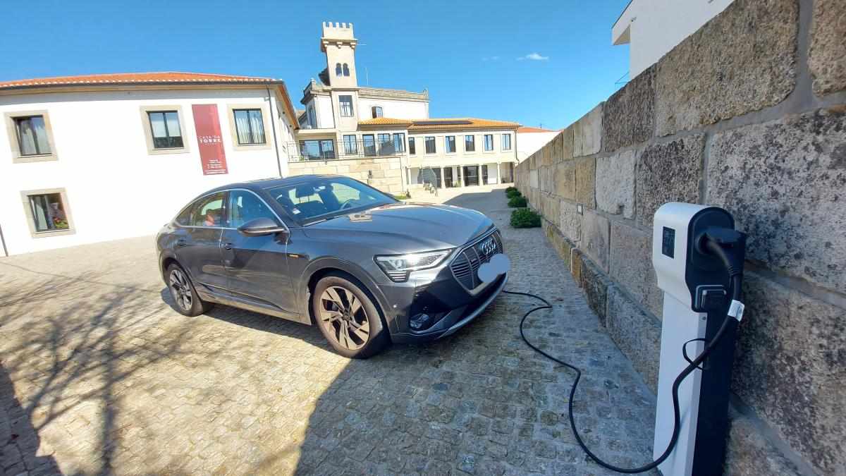 audi-e-tron-55-quattro-2021-eletrico