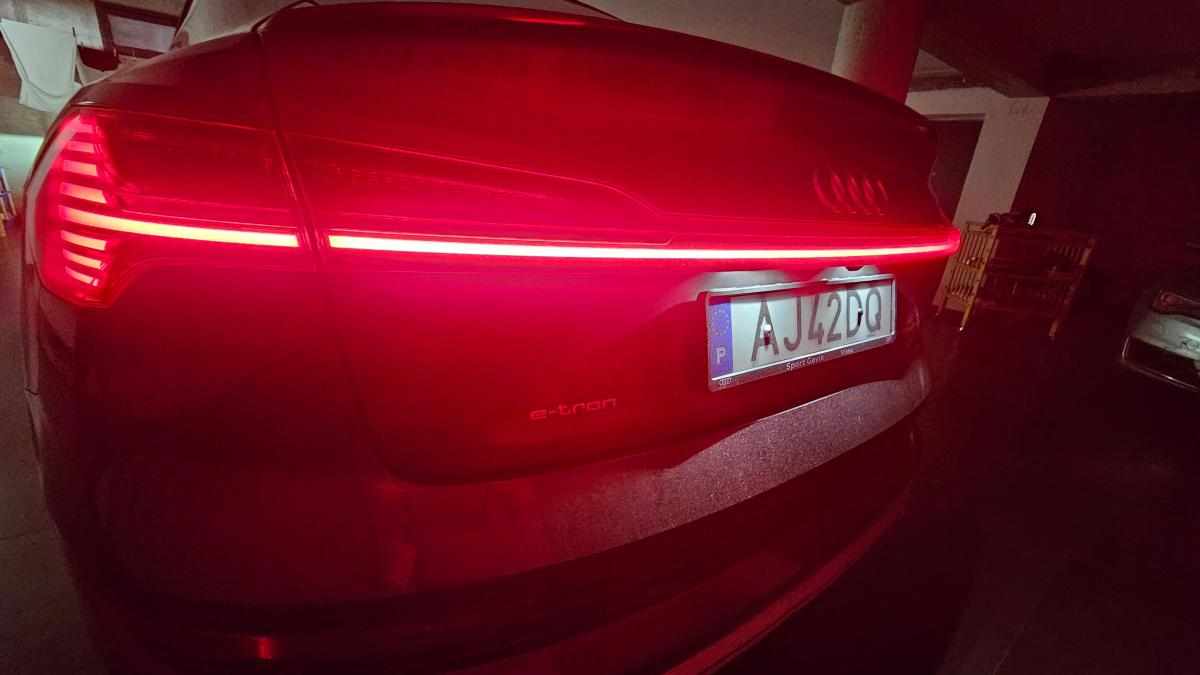 audi-e-tron-55-quattro-2021-eletrico