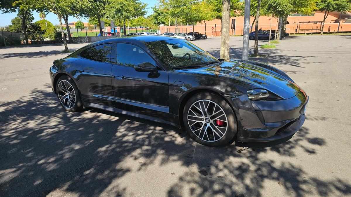porsche-taycan-4-2021-eletrico
