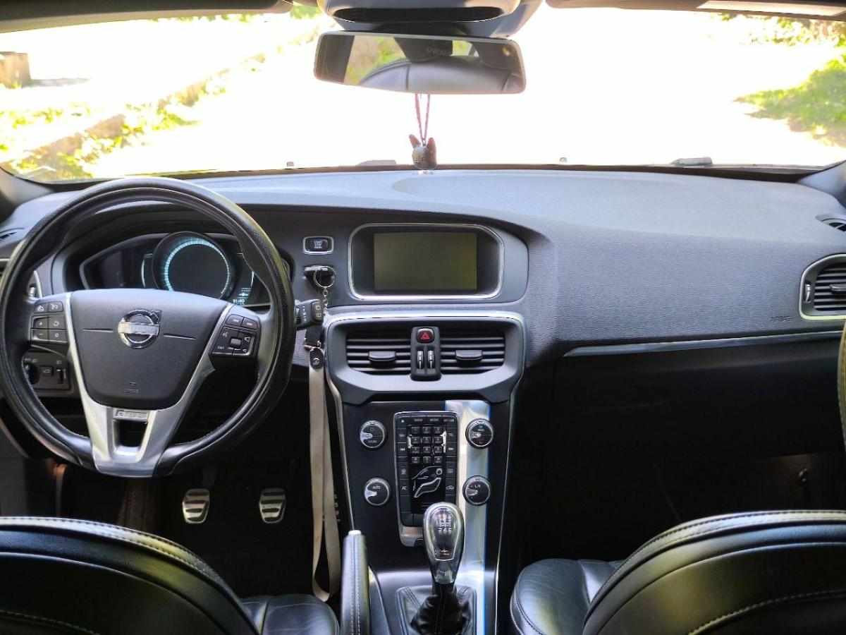 volvo-v40-1-6-2013-diesel-1560cc