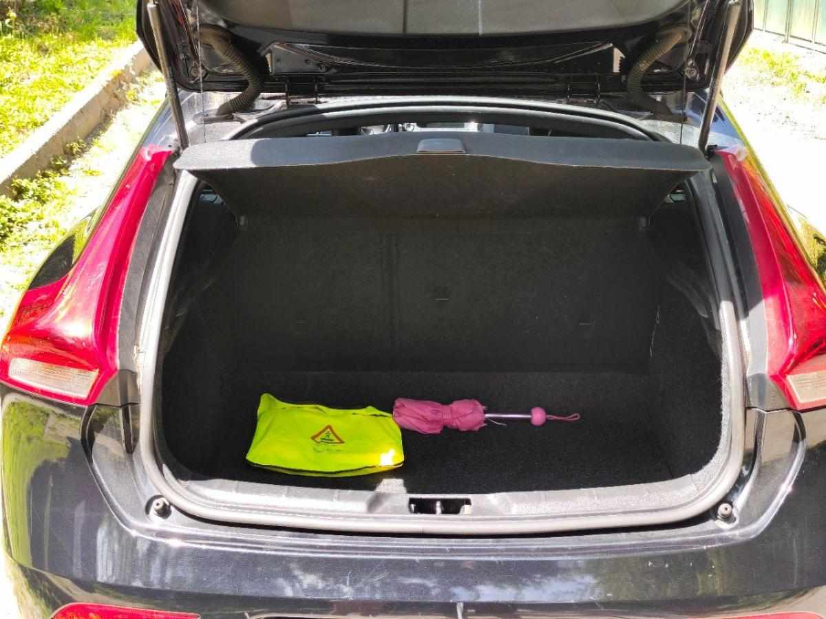 volvo-v40-1-6-2013-diesel-1560cc