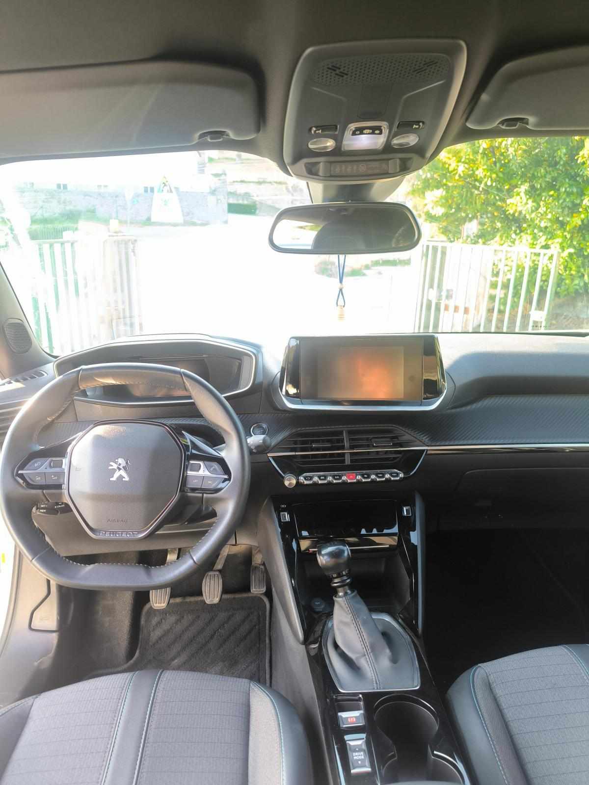 peugeot-2008-1-2-puretech-2023-gasolina-1199cc