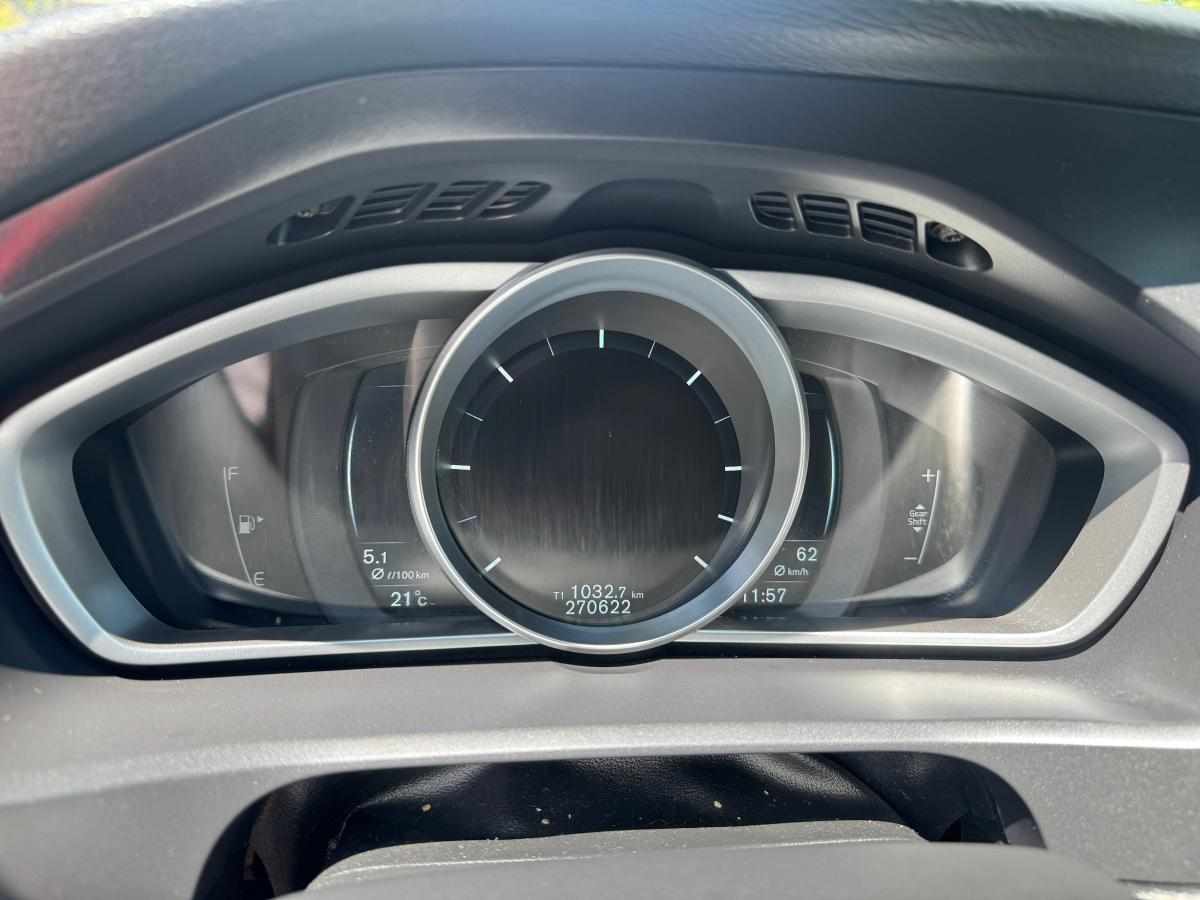 volvo-v40-1-6-d2-2014-diesel-1560cc