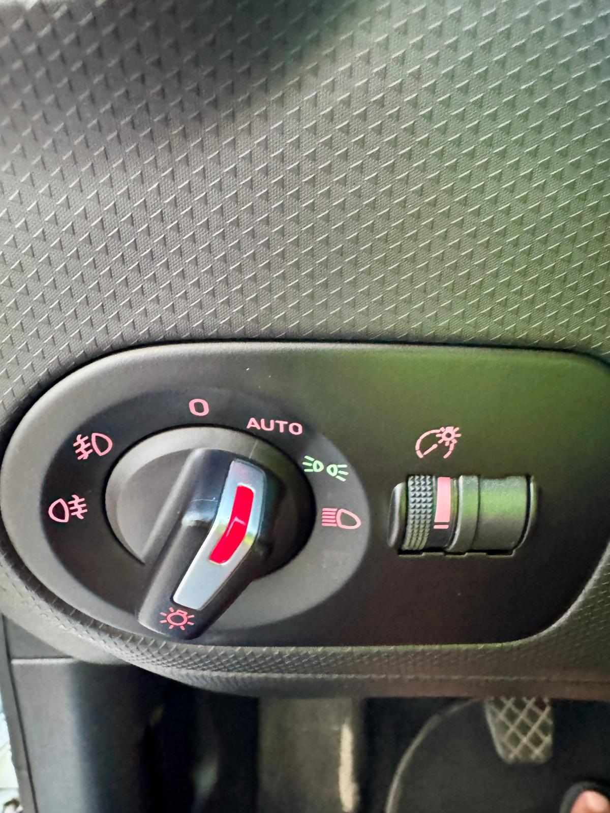 seat-leon-1-6-tdi-2012-diesel-1598cc