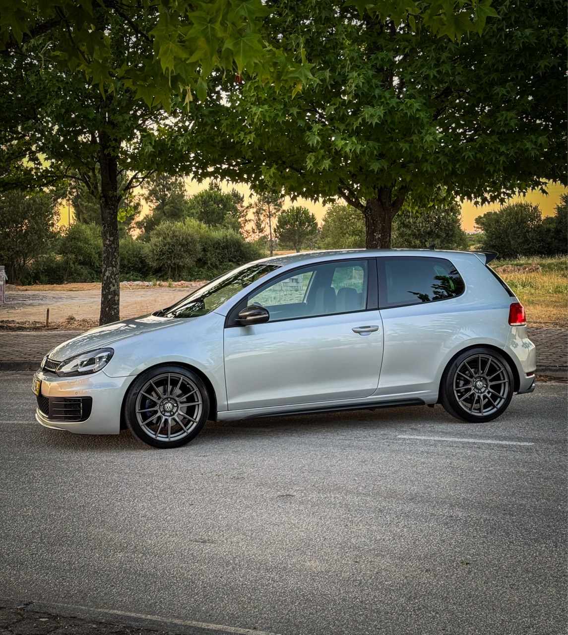 volkswagen-golf-2-0-tdi-2010-diesel-1968cc
