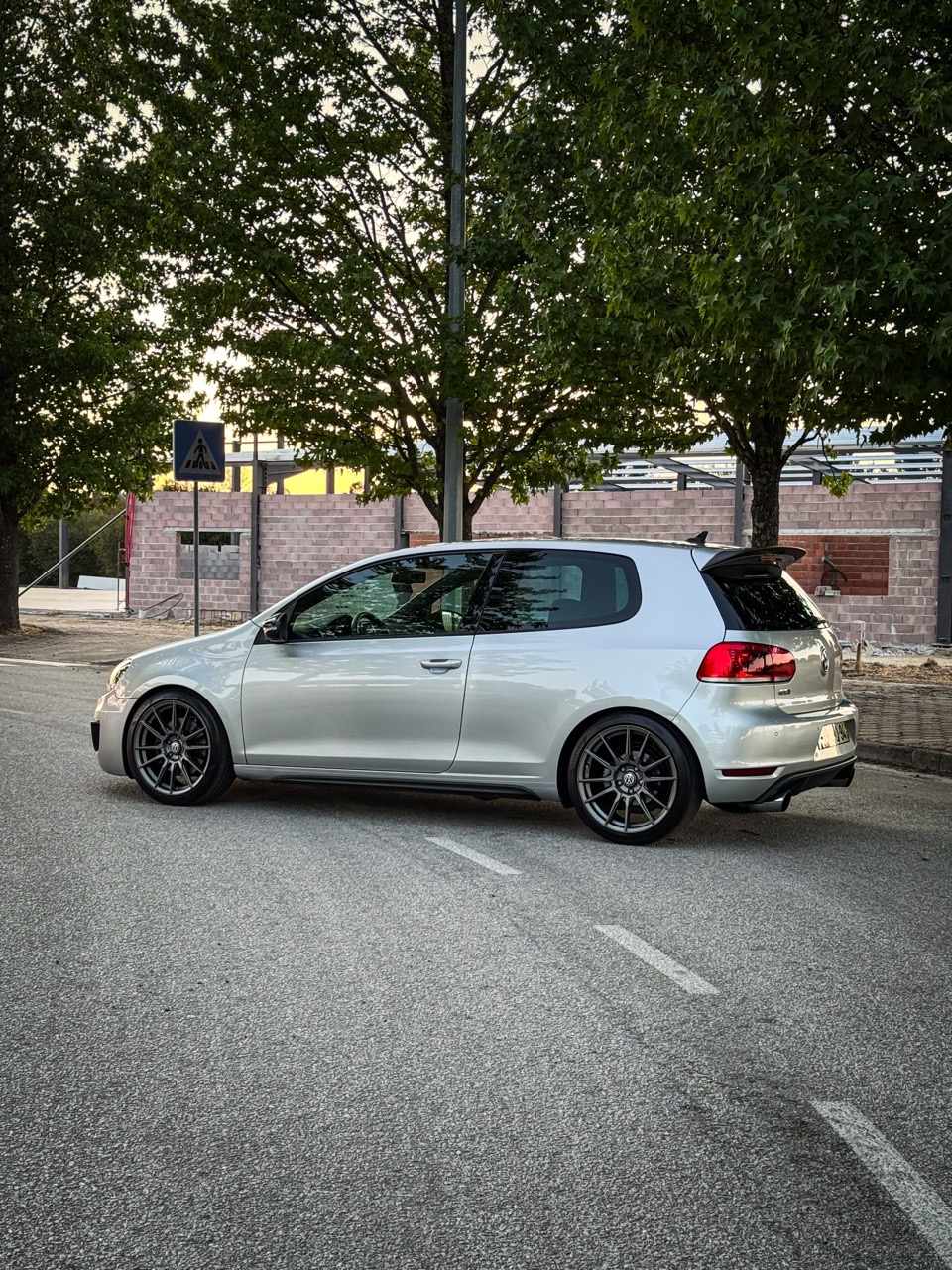 volkswagen-golf-2-0-tdi-2010-diesel-1968cc