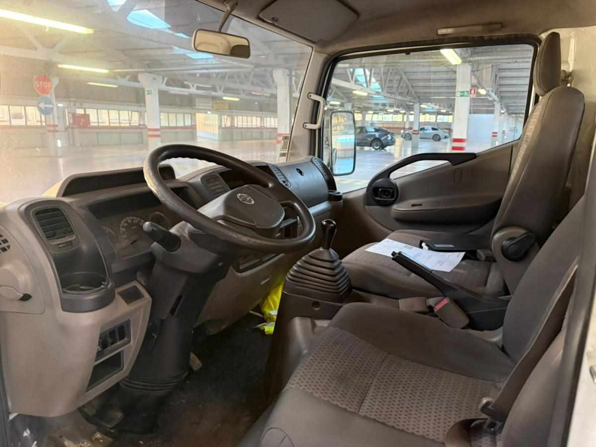 nissan-cabstar-2-5-131cv-2008-diesel-2488cc