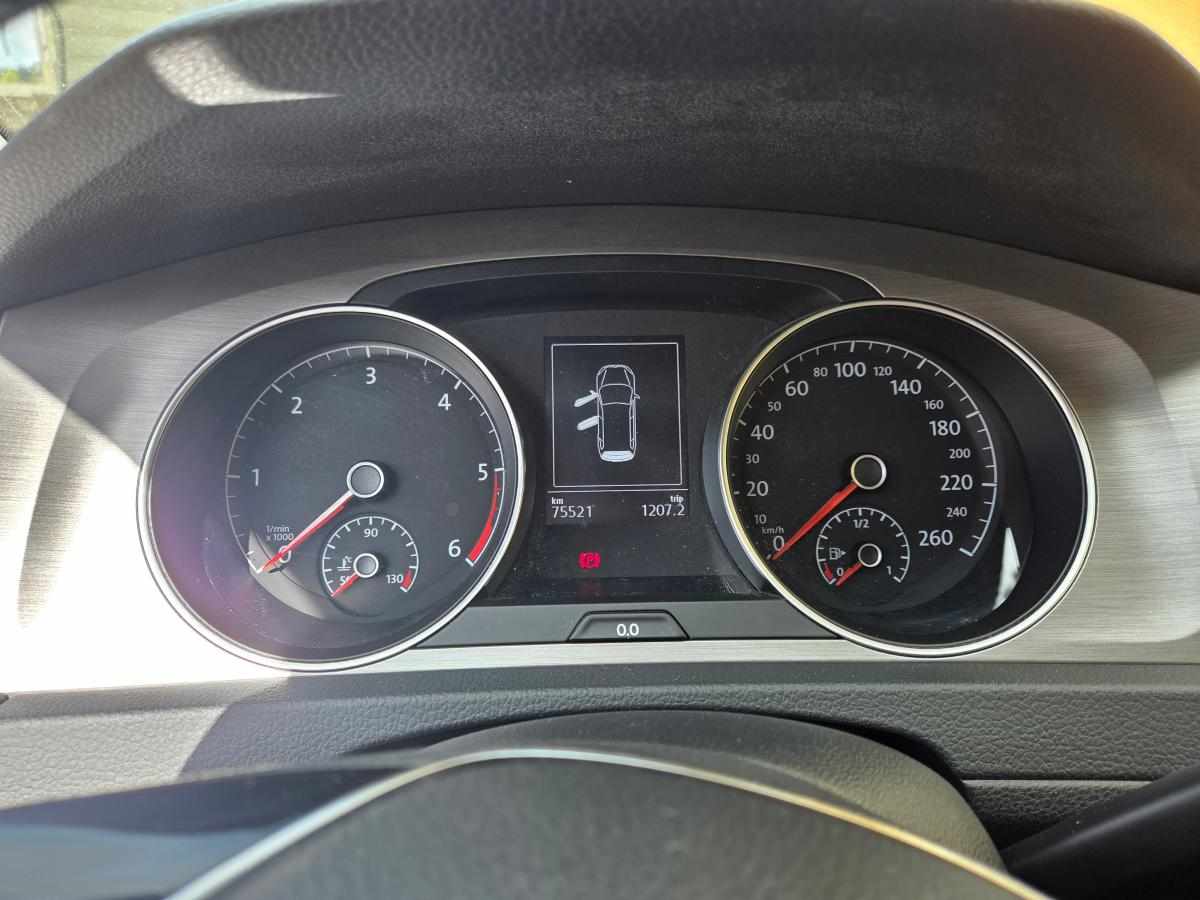 volkswagen-golf-1-6-tdi-bluemotion-2015-diesel-1598cc