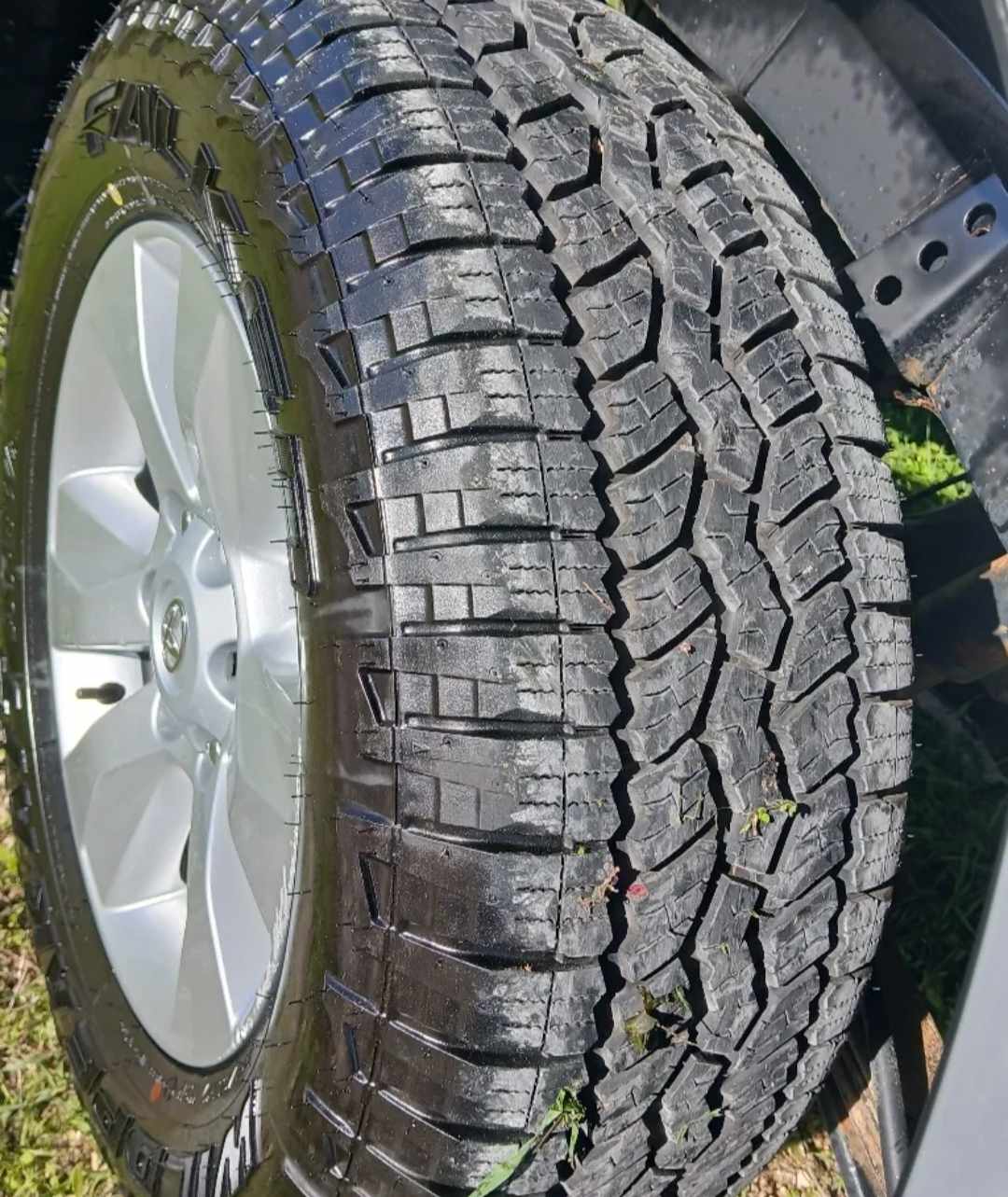 toyota-hilux-2-4-4wd-2018-diesel-2393cc