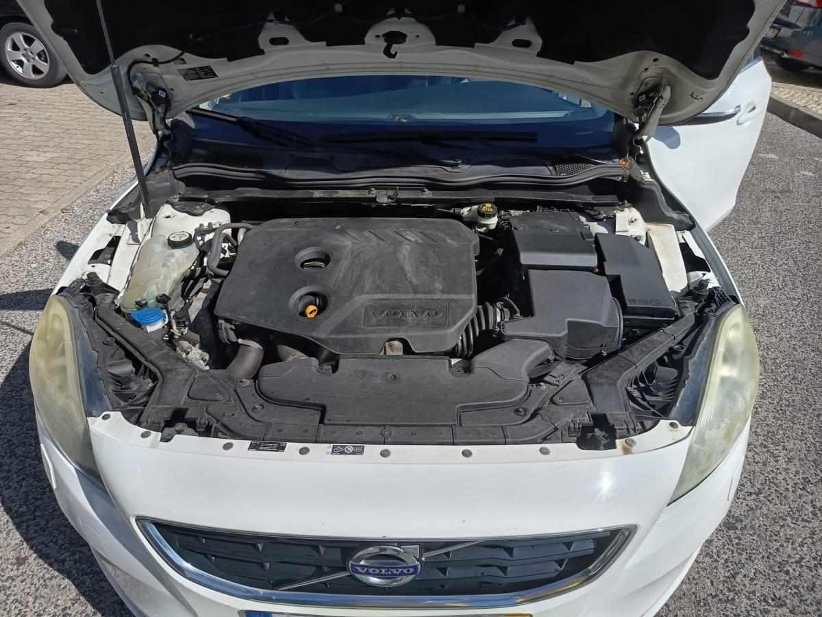volvo-v40-d2-2017-diesel-1969cc