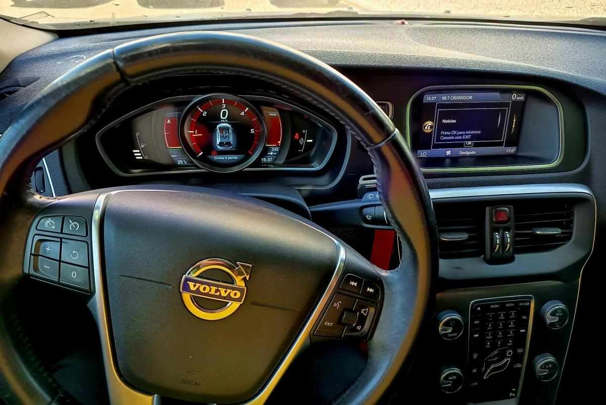 volvo-v40-d2-2017-diesel-1969cc