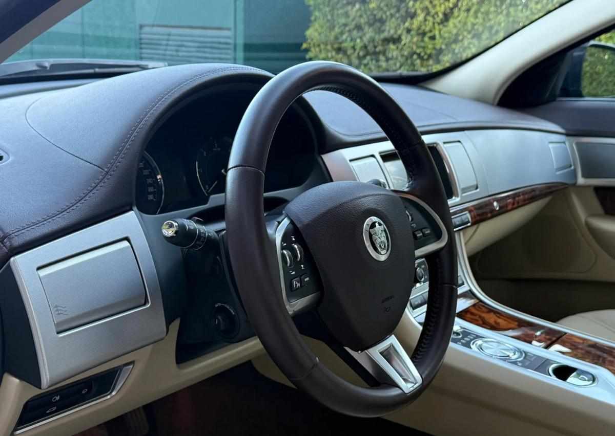 jaguar-xf-2-2-tdi4-2013-diesel-2179cc