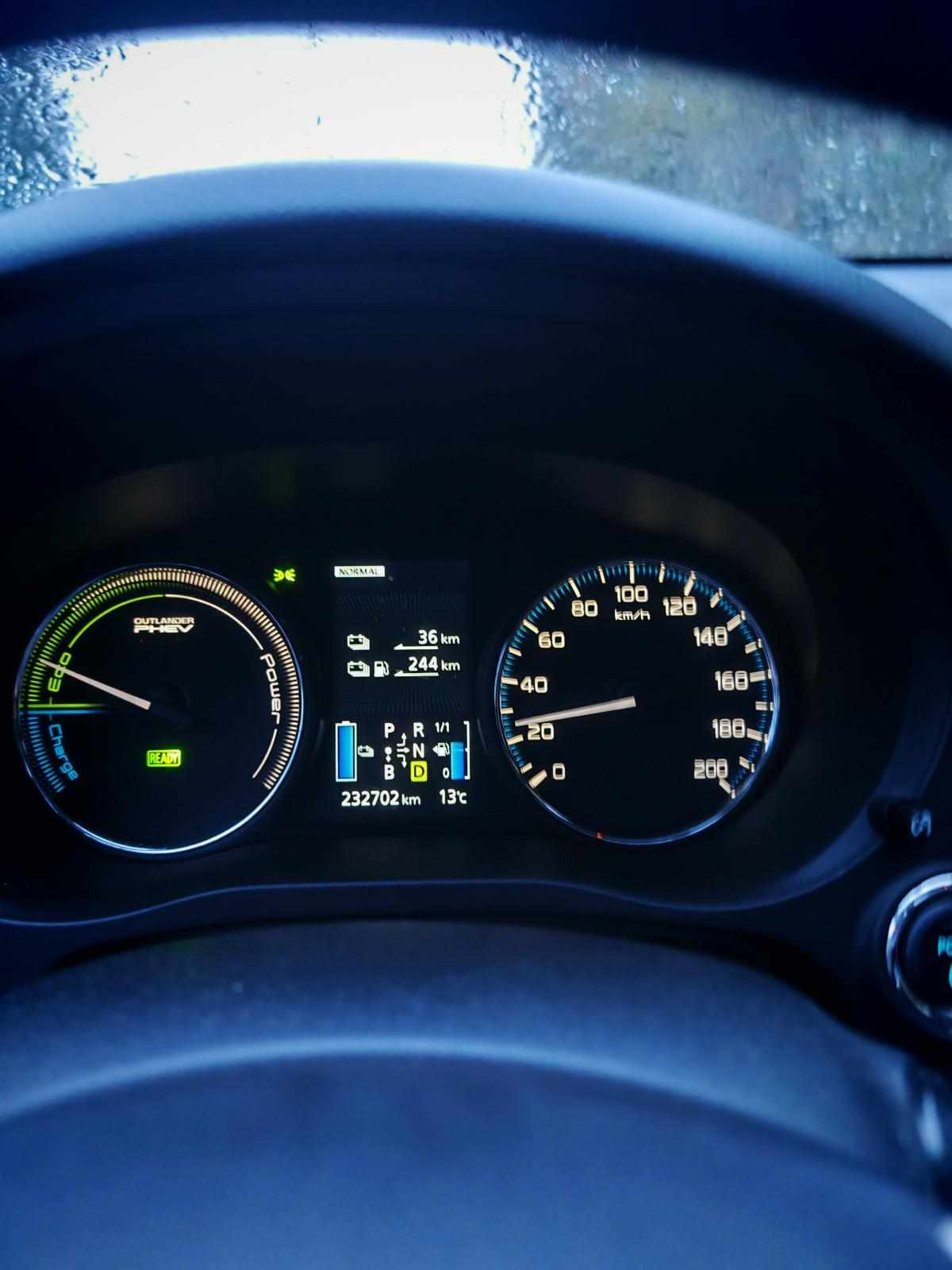 mitsubishi-outlander-2-0-plug-in-hybrid-2014-gasolina-1998cc